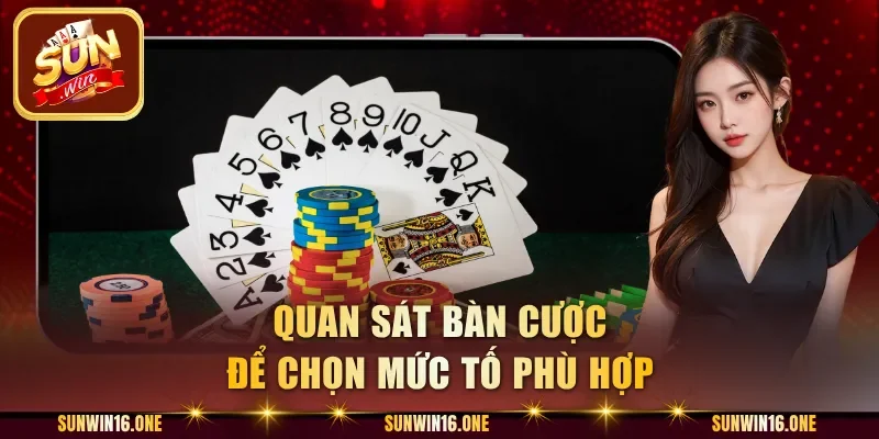 Quan sát bàn cược để chọn mức tố phù hợp